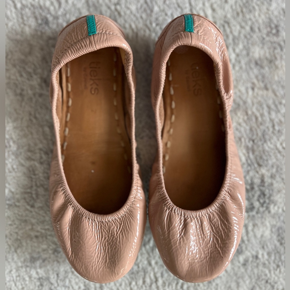 Size 7 Blush Patent Tieks in good condition